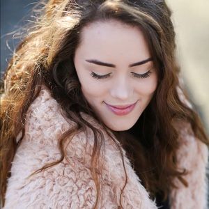 Meet your Posher, Ava